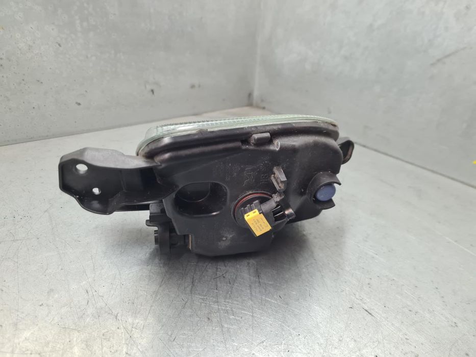 Farol nevoeiro frente direito FORD Fiesta VII (HJ, HF)