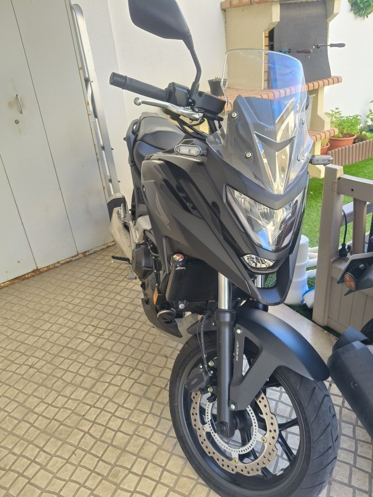 Honda NC750X apenas 2300km