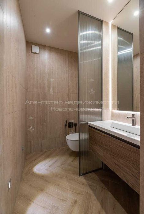 Продаж будинку за бассейном 250 км м Козин Конча-Заспа