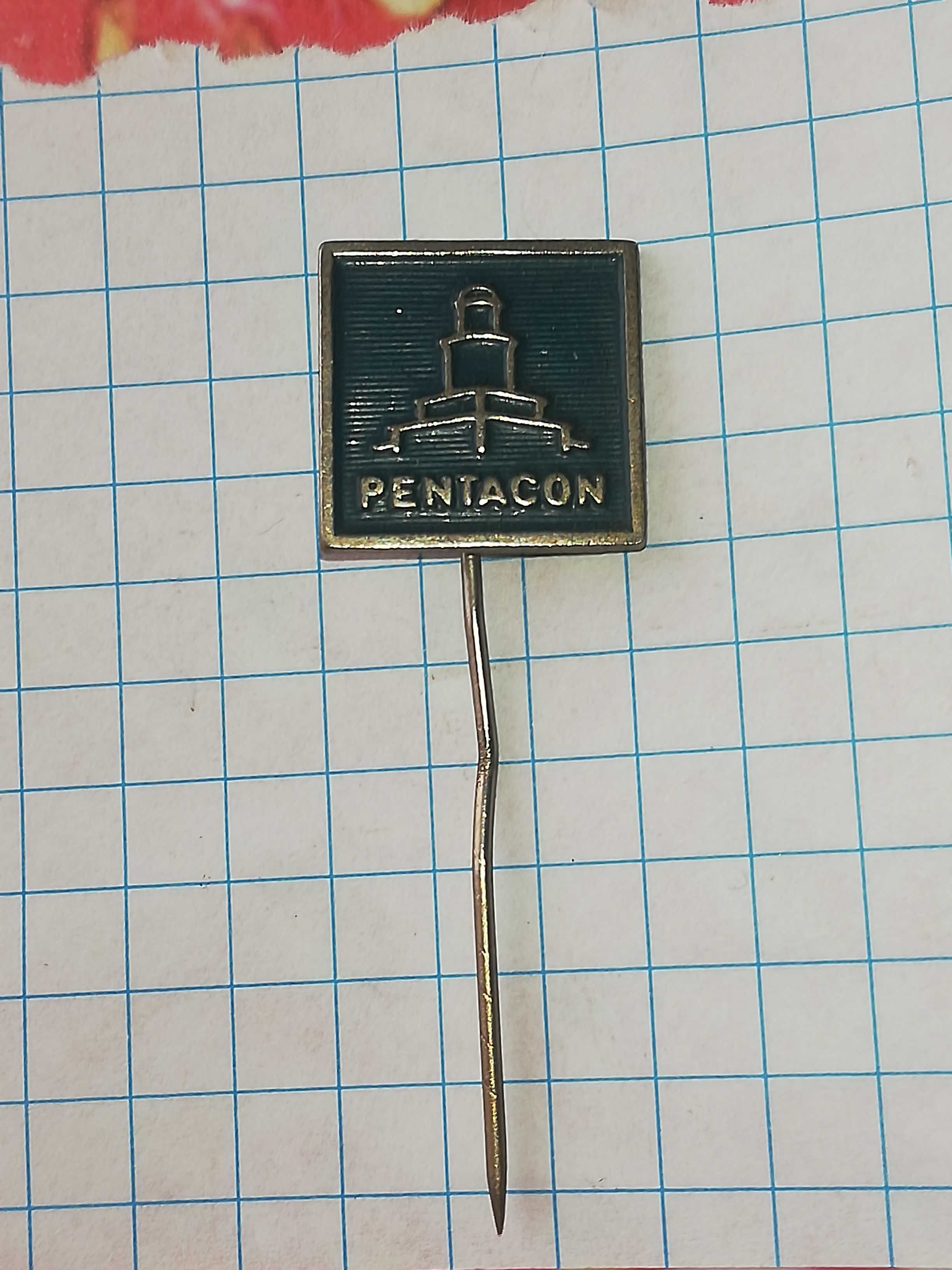 Stary znaczek odznaka przypinka Pentacon PRL   S