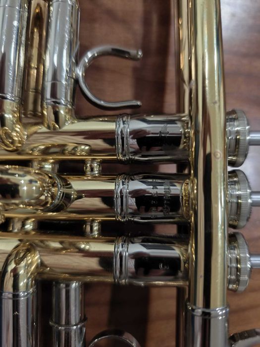 Trompete em Dó Yamaha Xeno YTR-8445G 04