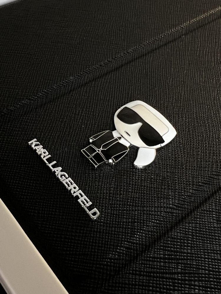 Etui Karl Lagerfeld do Apple iPad Pro 12.9'' 2021