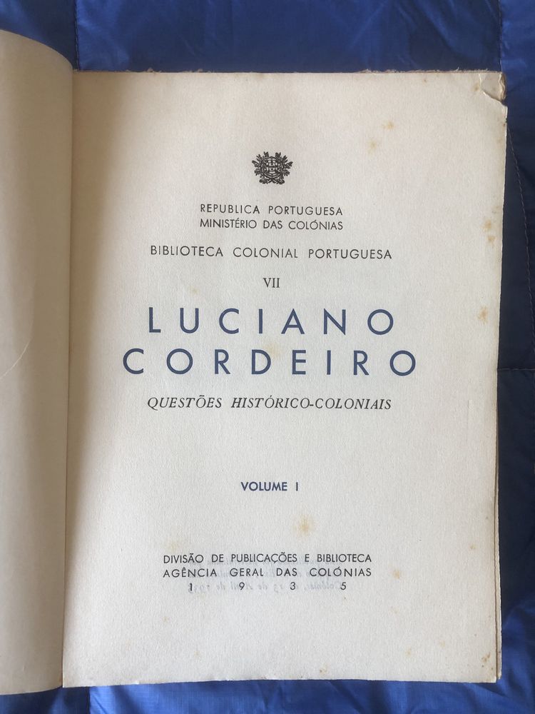 Livro sobre Questões Histórico-Coloniais