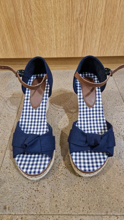 Buty na koturnie 38, nowe, 20 zł