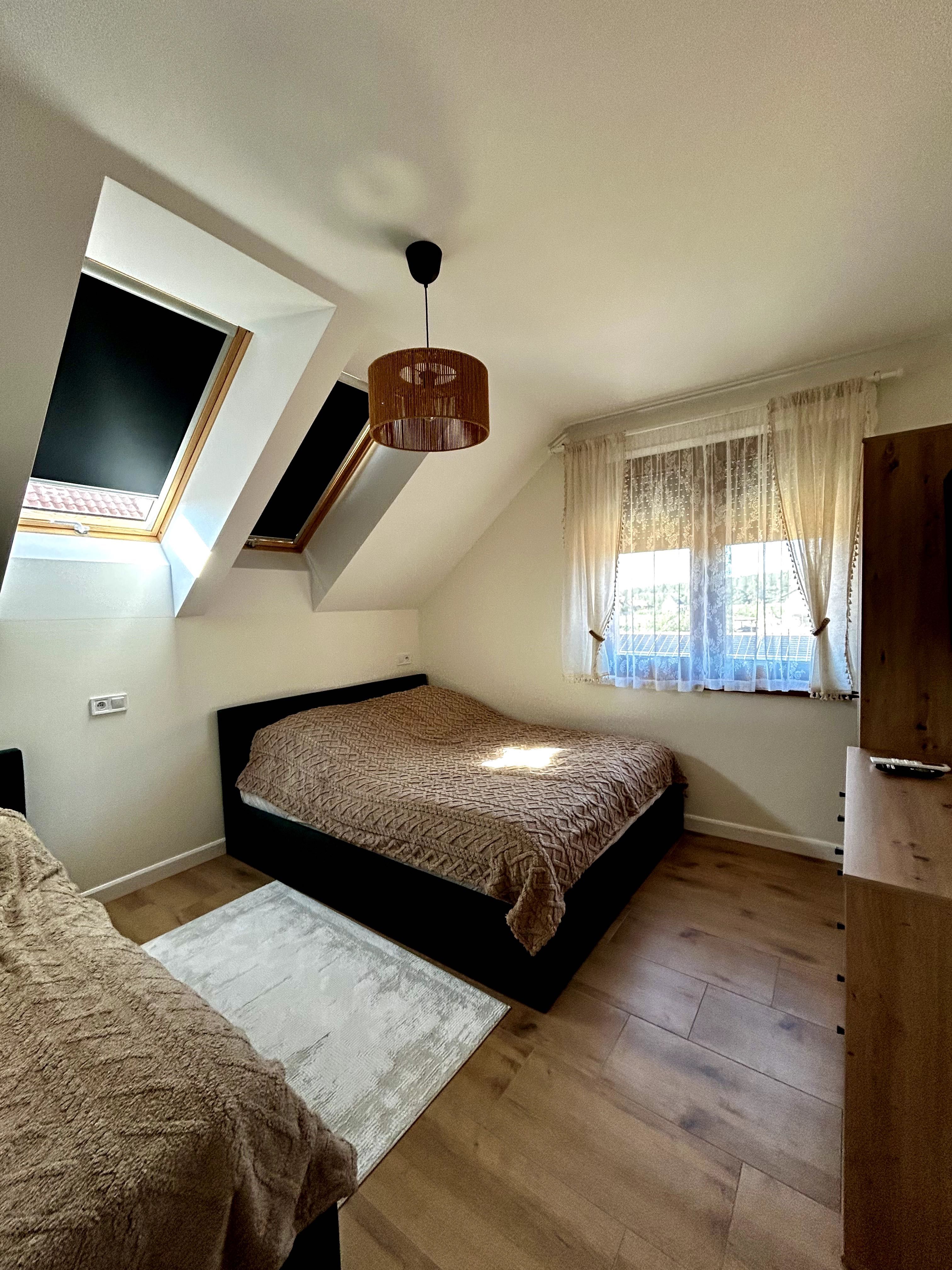 Villa Spełnienie Mazur z basenem i linią brzegową