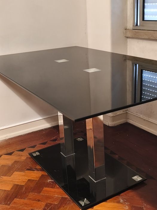 Mesa 1,60 x 90 cm em vidro fumado