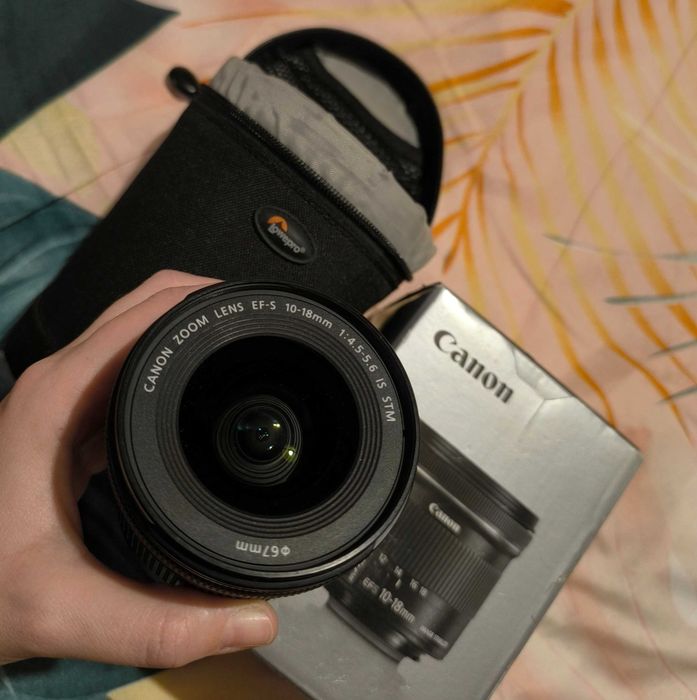 Obiektyw CANON EF-S 10-18 mm.