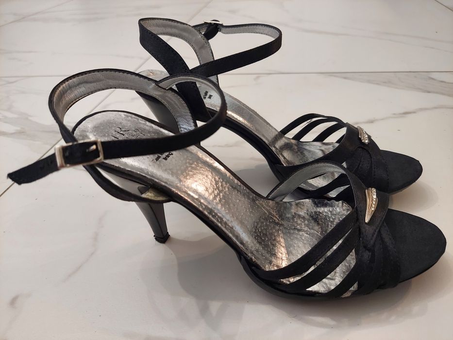 Sprzedam sandały na szpilce