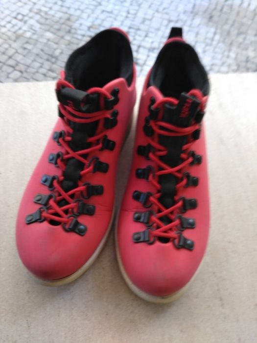 Botas Native vermelho