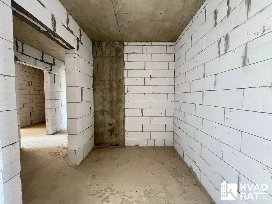 Терміновий продаж неподалік озера та парку