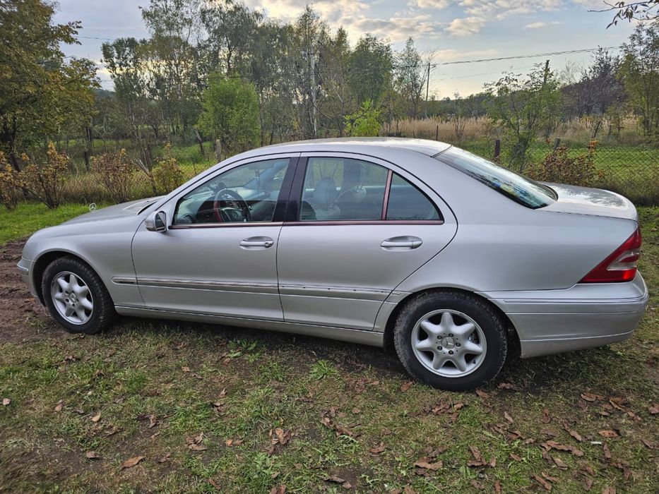 Мерсеес бенс с 303