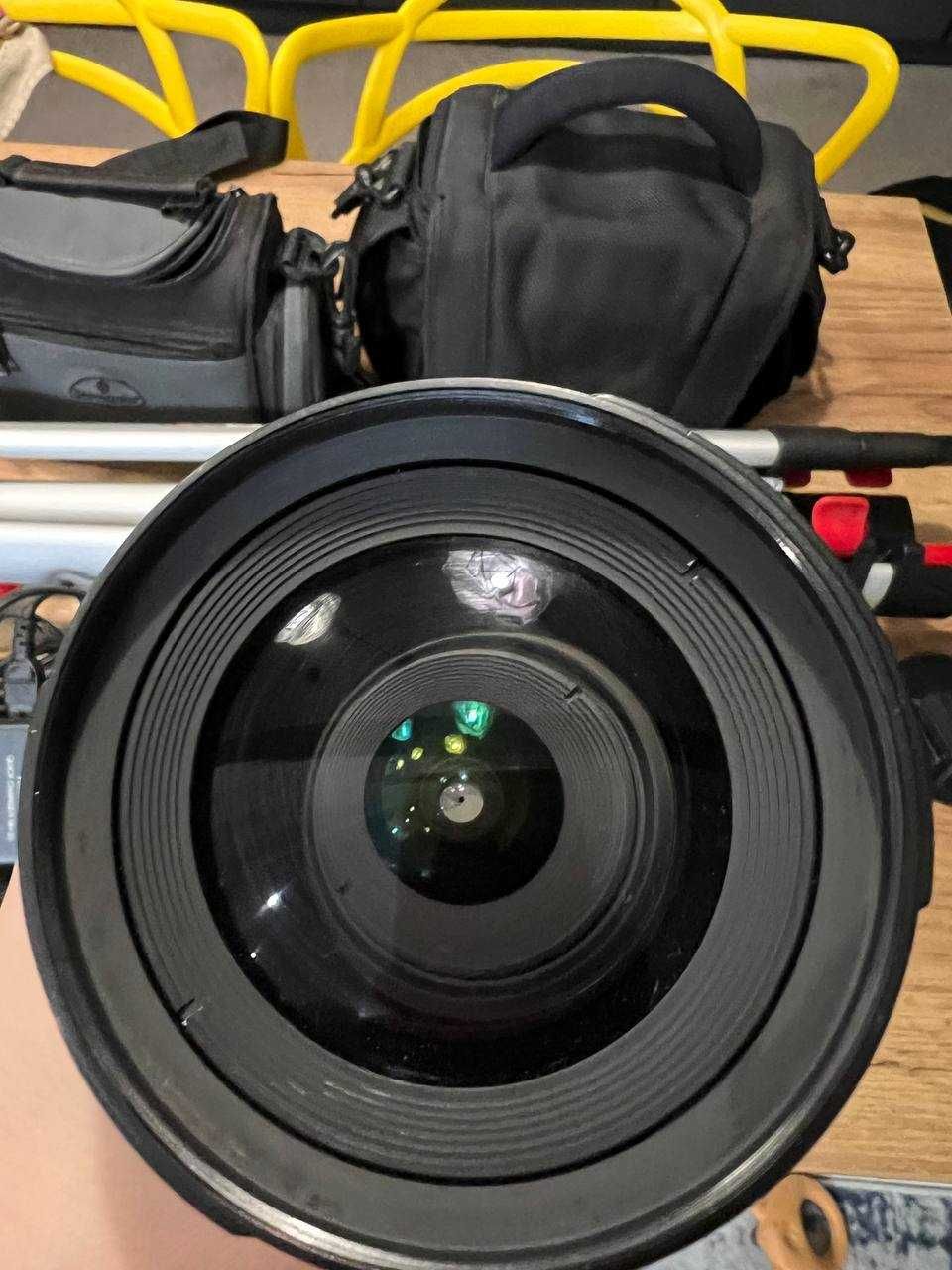 Фотоаппарат Nikon D5000 + об'єктиви 12-24mm та 50mm  + штатив та сумка