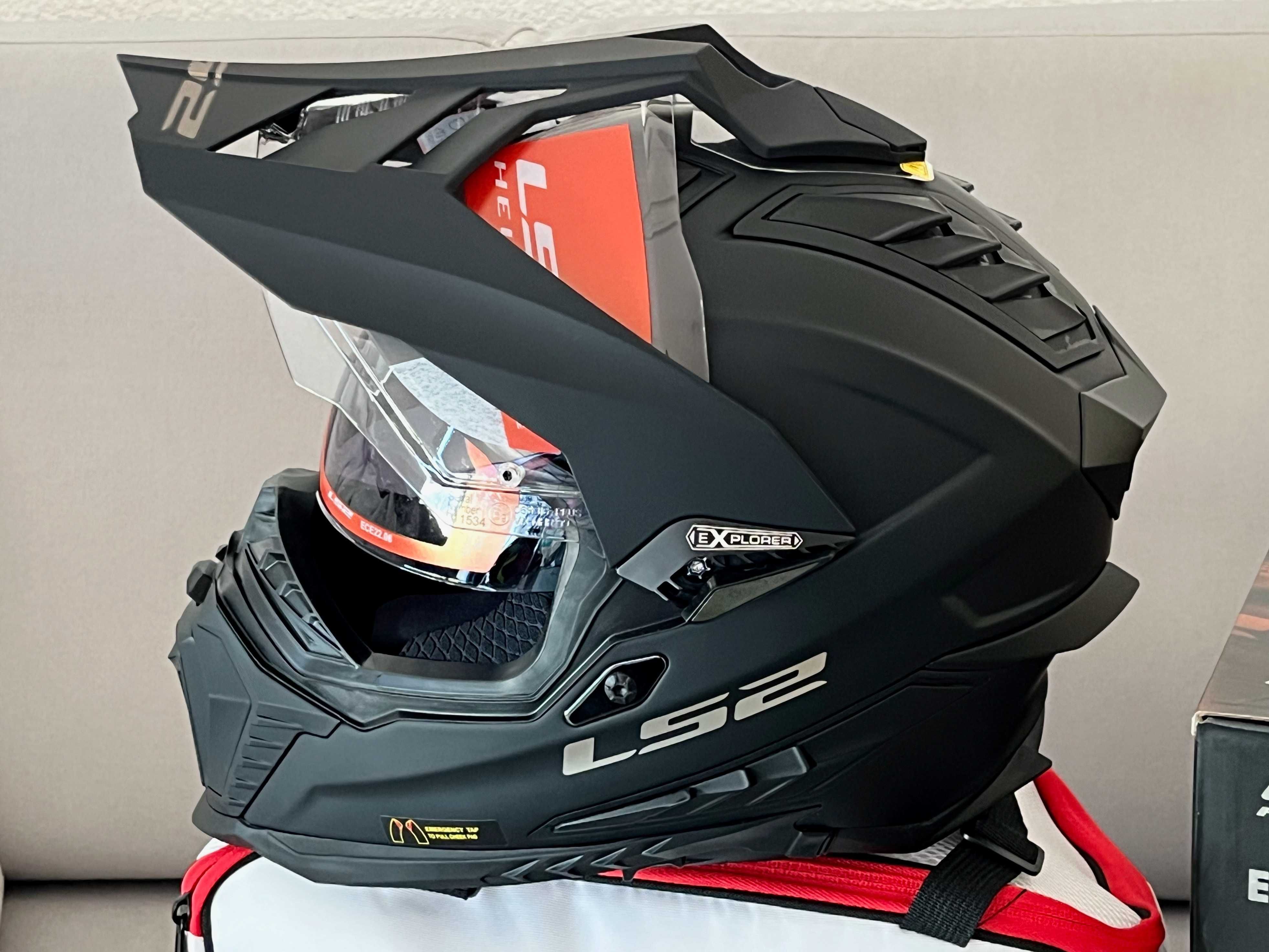 Capacete NOVO LS2 MX701 Explorer Carbon/Kevlar preto mate. Tamanho XS