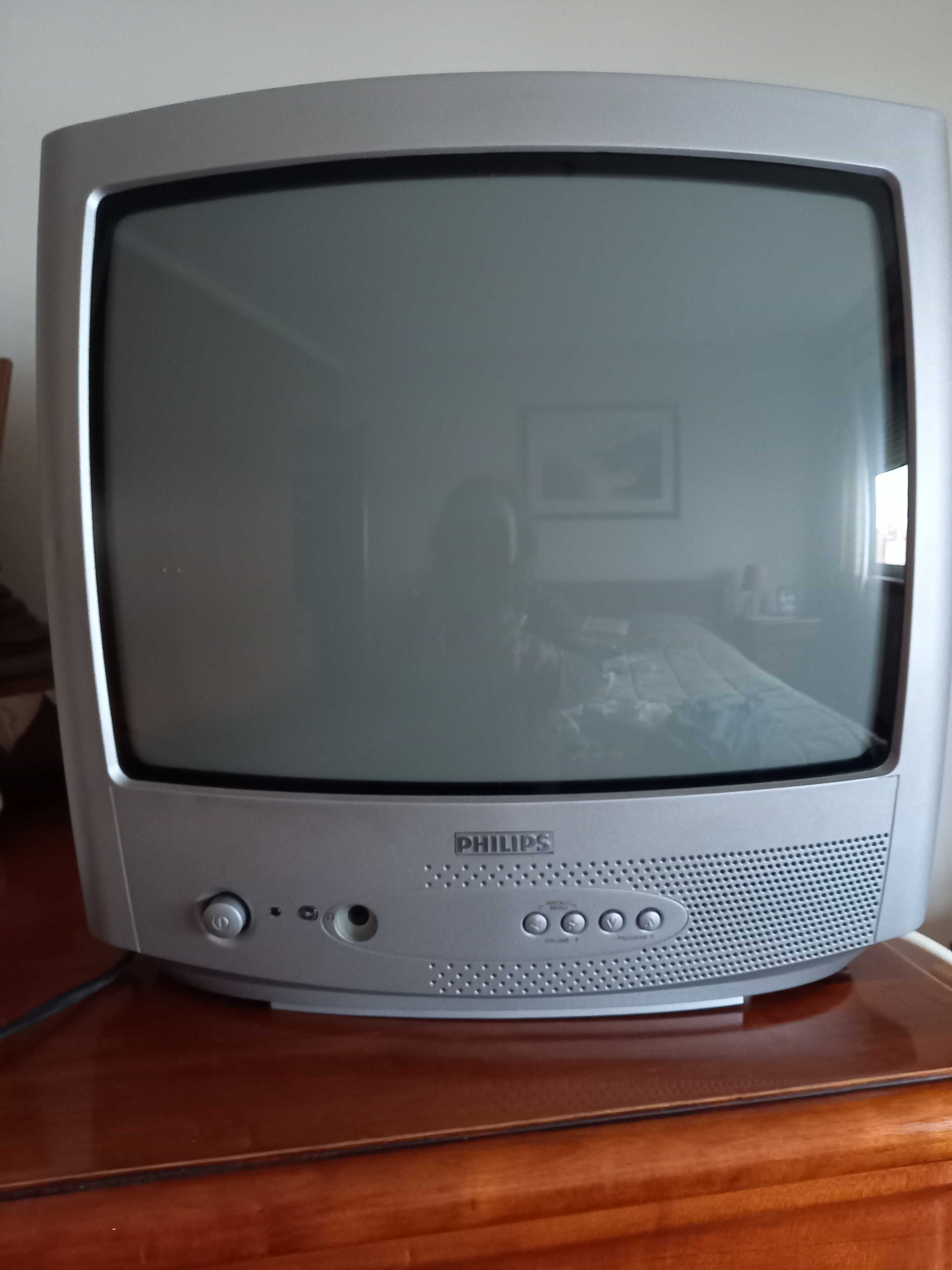 TV Philips - modelo antigo - em bom estado.