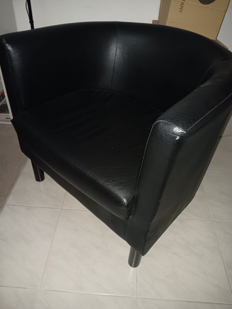 Poltrona preto de napa