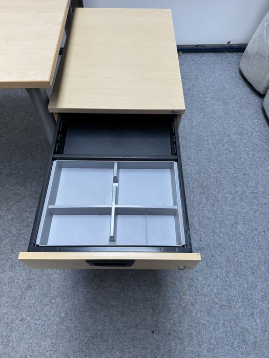 Професійні комп'ютерні столи Kinnarps (Швеція)