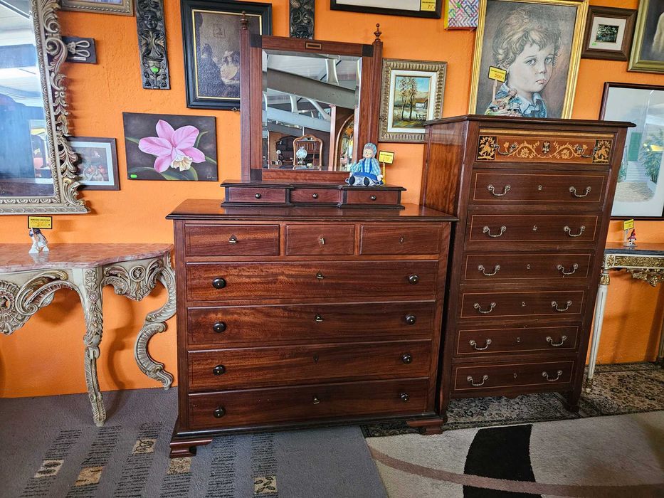 Grande cómoda antiga com espelho (Marca brasão com nº