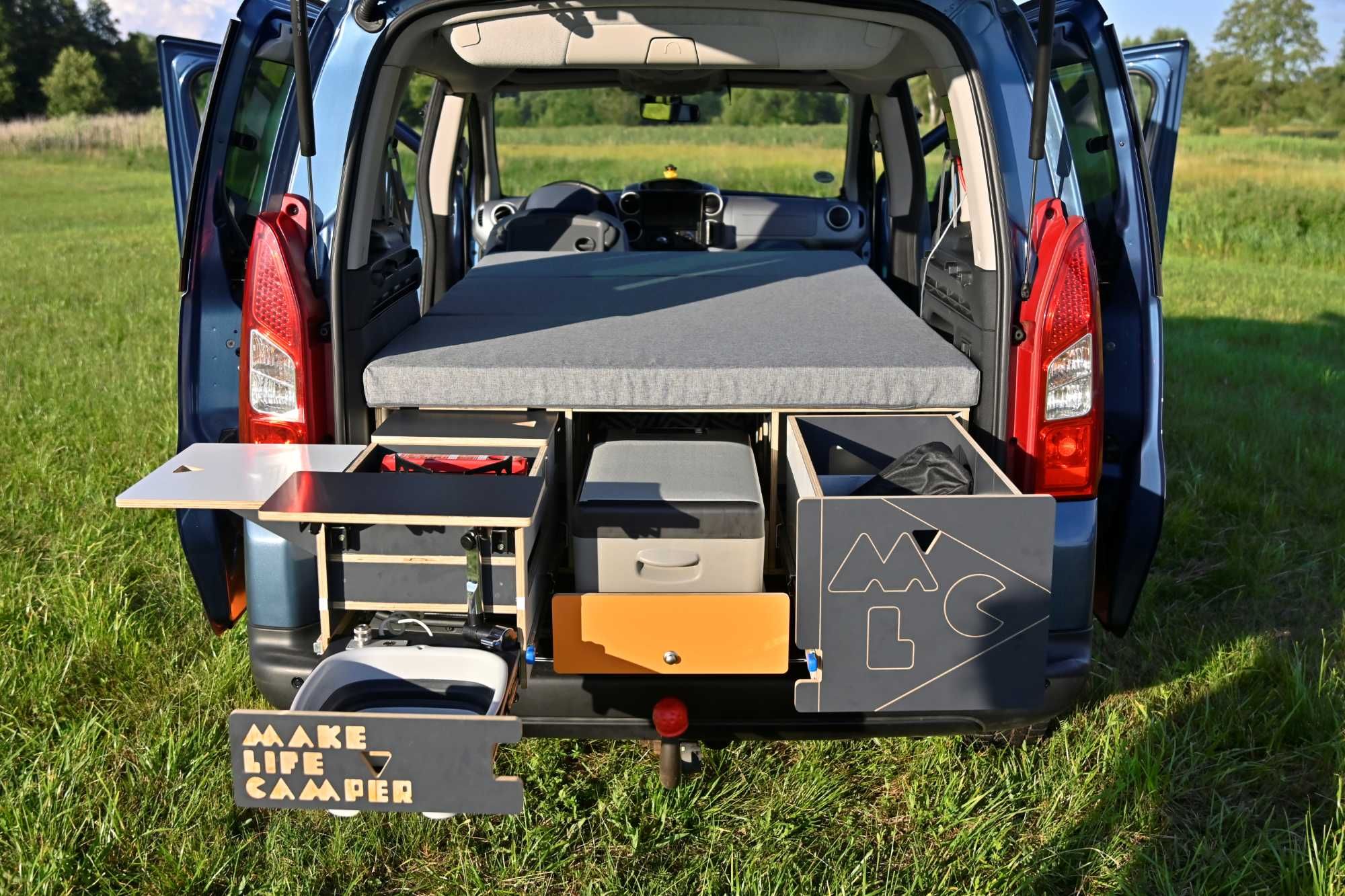 Camperbox do busa, minivana, kombivana i vana - łóżko, kuchenka, woda