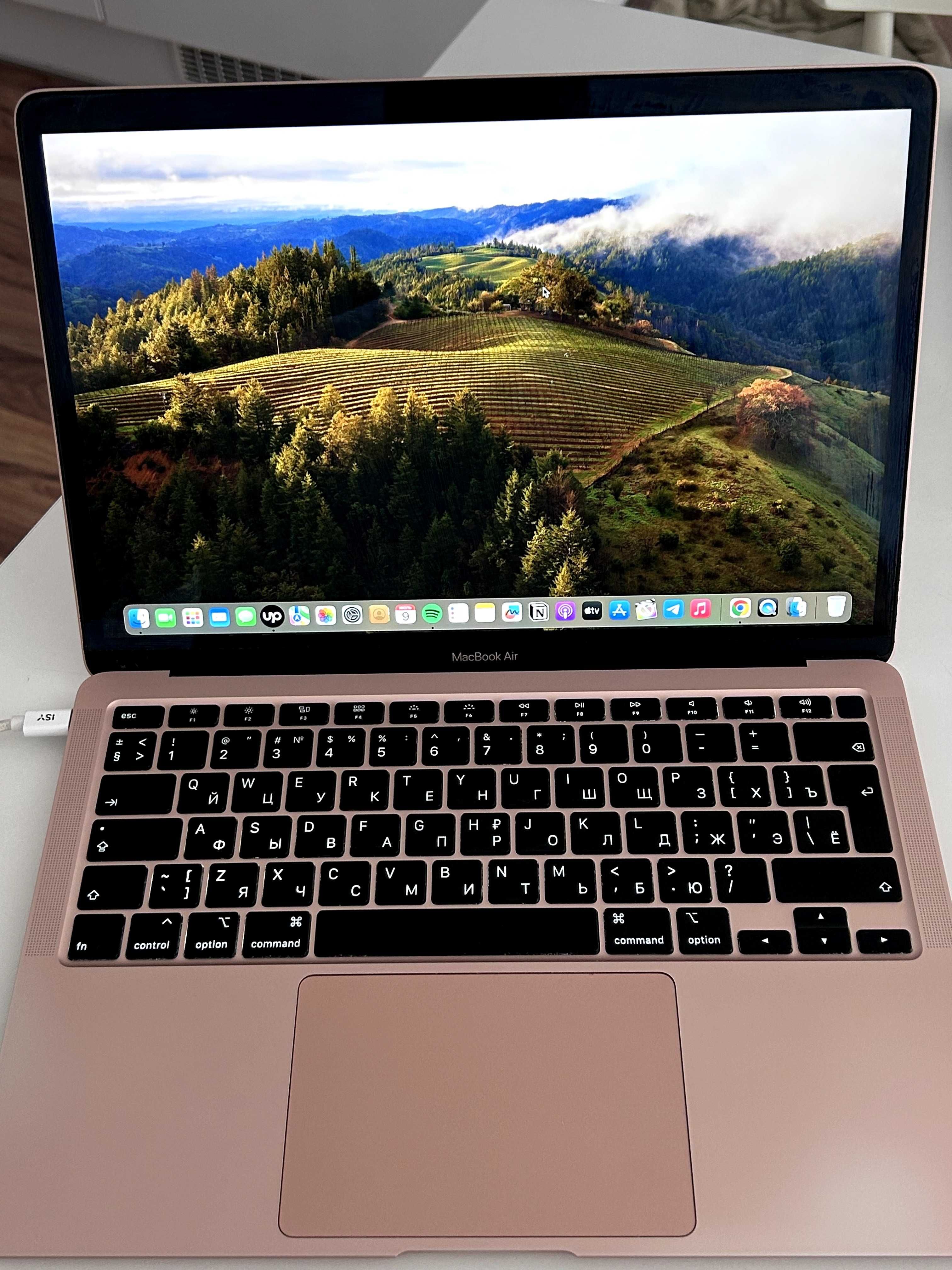 MacBook  Intel Core i3