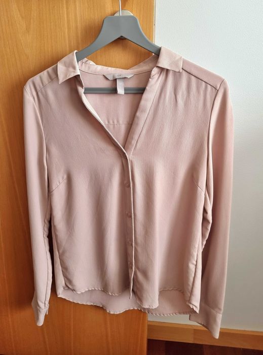 Camisa rosa clara com textura no tecido H&M, tamanho 32