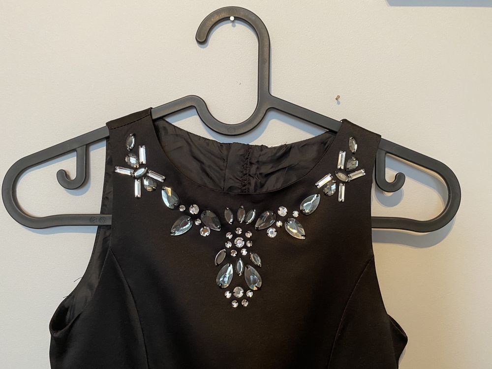 Sukienka czarna satynowa 134/140 H&M