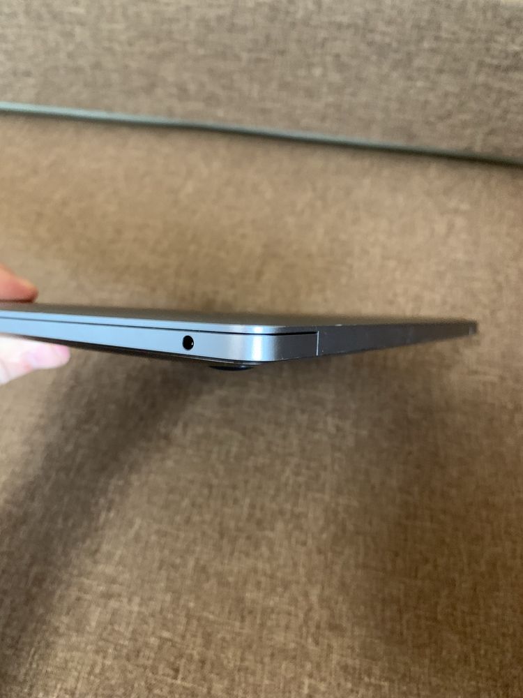 Apple MacBook Air 13" M1 8/256GB 2020 гарний
