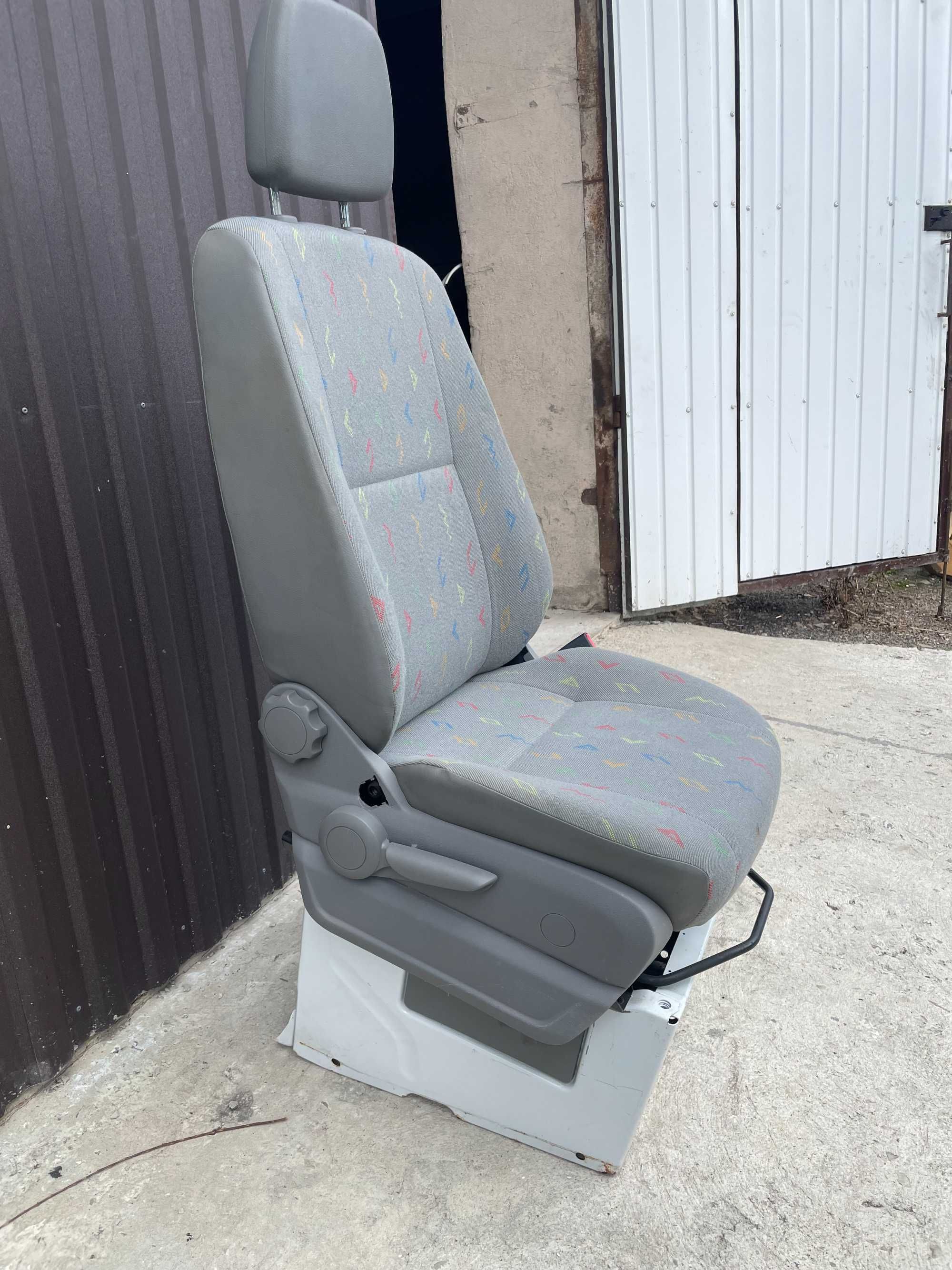 Сідушка VW Crafter пасажирська одиничка сидіння крафтер w906