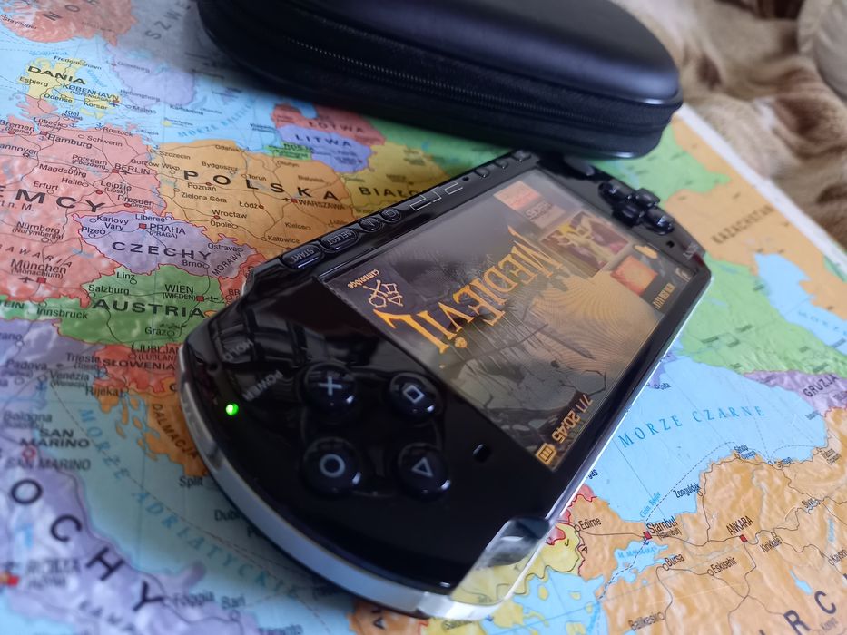 Konsola Sony psp 3004 (3000)  slim piano black 16gb 53gry stan BDB