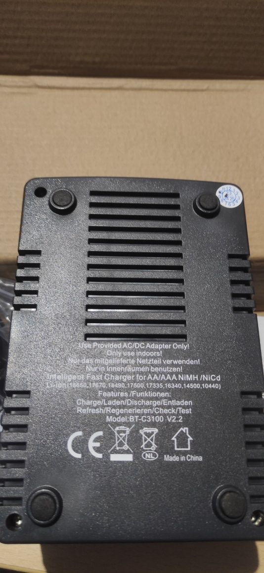 Зарядний пристрій Opus BT-C3100 v2.2 для Li-Ion, Ni-Cd, Ni-Mh, 18650