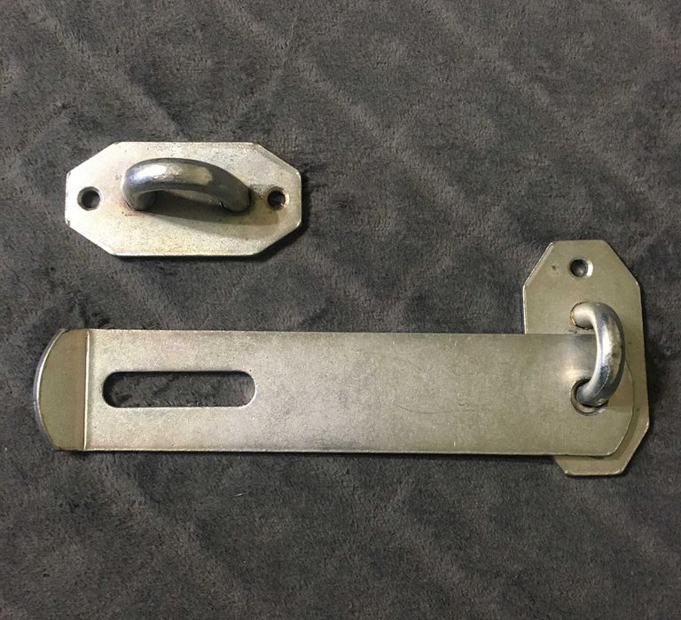 Skobel zamykany na kłódkę