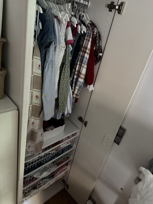 Roupeiro e módulos de gavetas ikea criança
