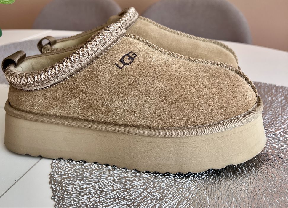 Ugg tag.        .