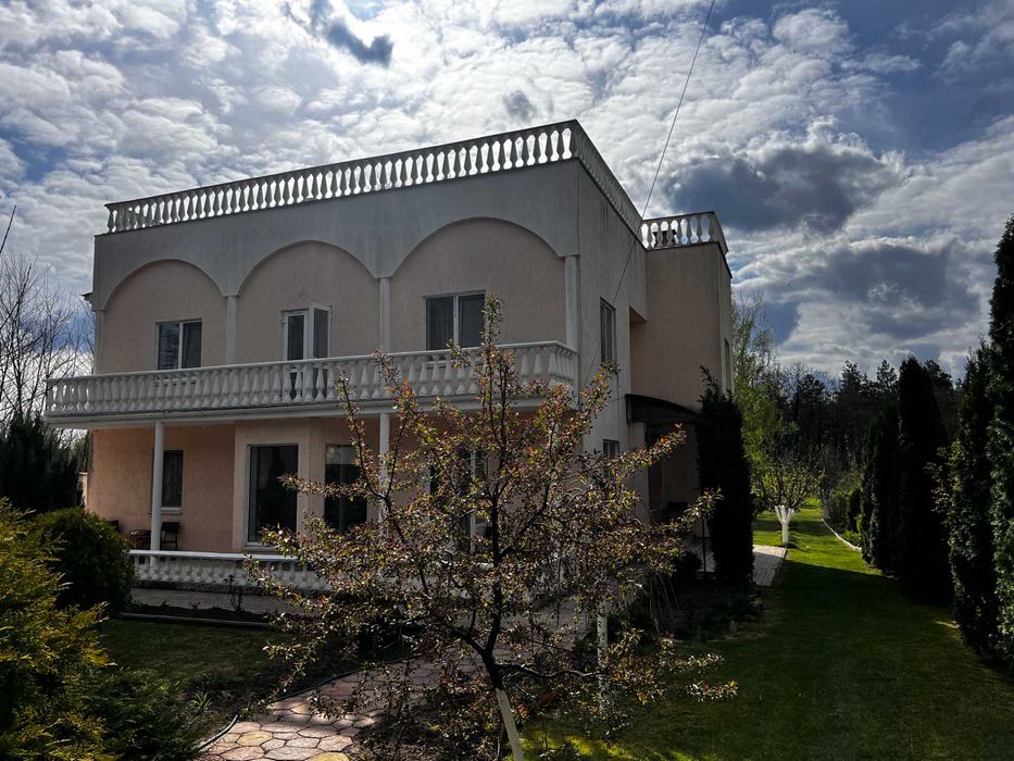 Будинок в м Березань, площа 220 м2, ремонт, ставок, баня, ліс