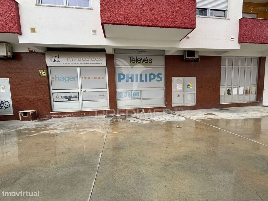 Loja e estacionamento Avenal