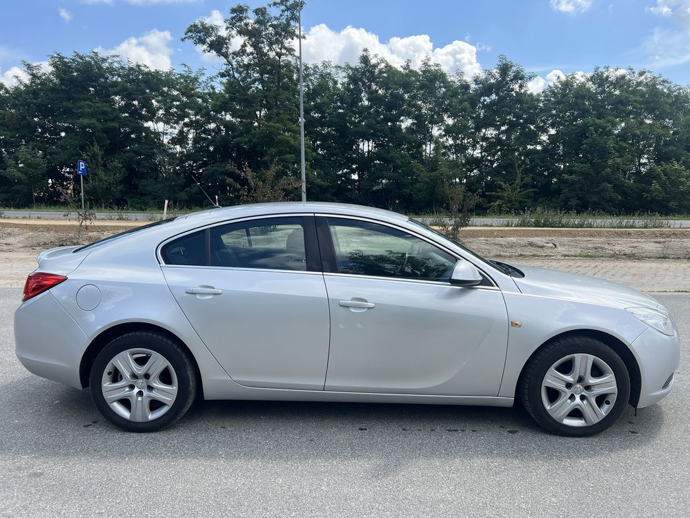 *Opel Insignia* 1.6MPI benzyna* 2009rok* klima* zarejestrowana