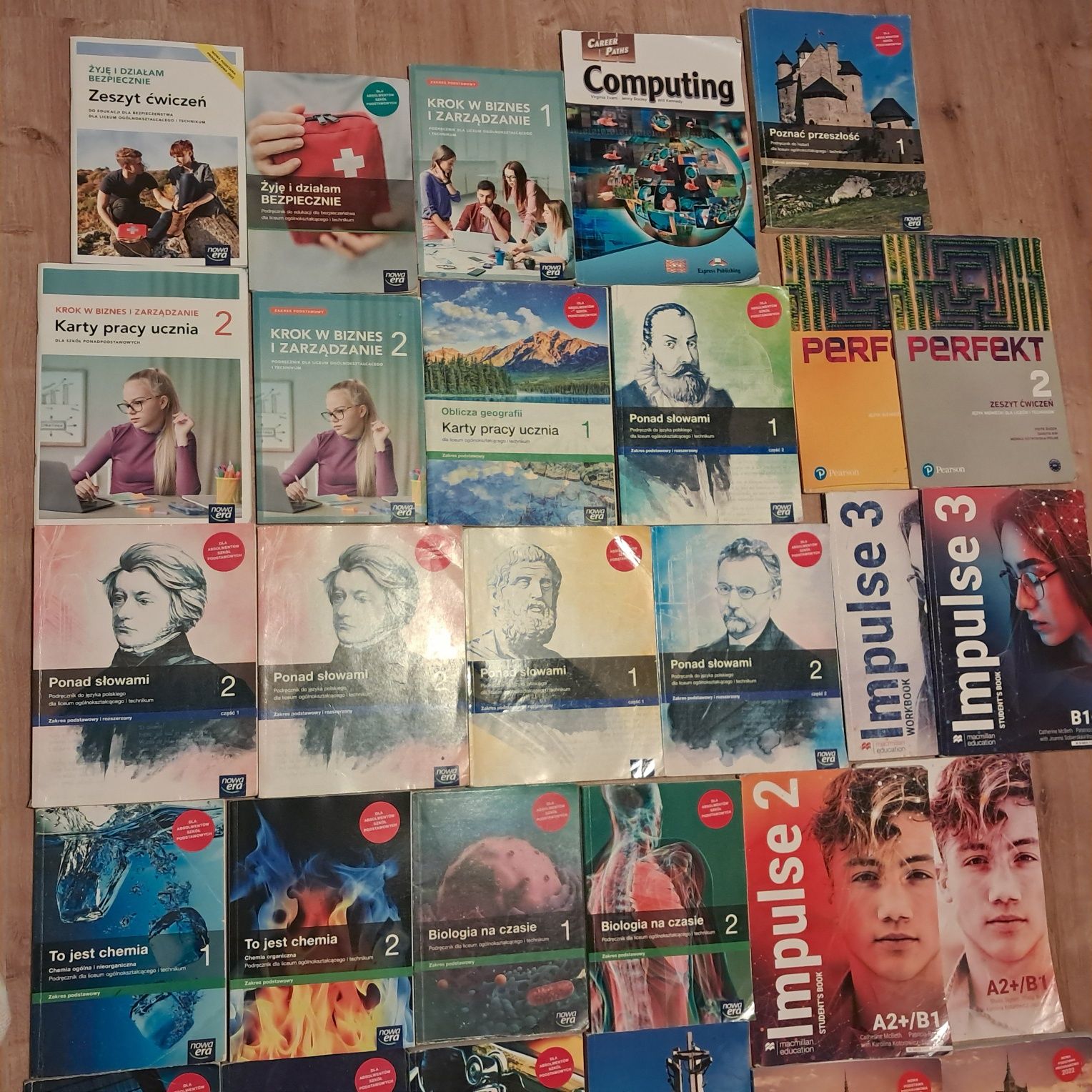 Sprzedam książki do technikum,  liceum