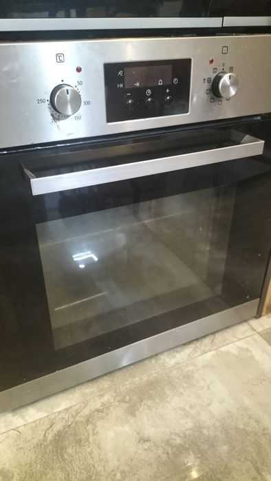 Piekarnik do zabudowy jak widać na zdjęciach