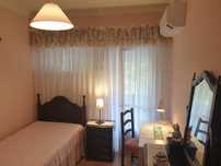 Quarto c/ ar-condicionado. Preferência, jovem professora ou estudante.