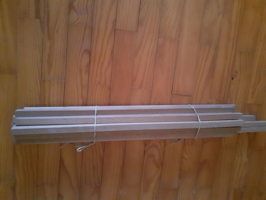 - Conjunto de 19 peças de madeira sapel nova.