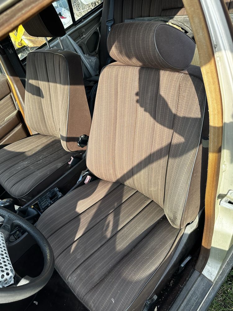 Fotele Mercedes W124 Sedan Brąz wnętrze tapicerka dywan siedzenia 124