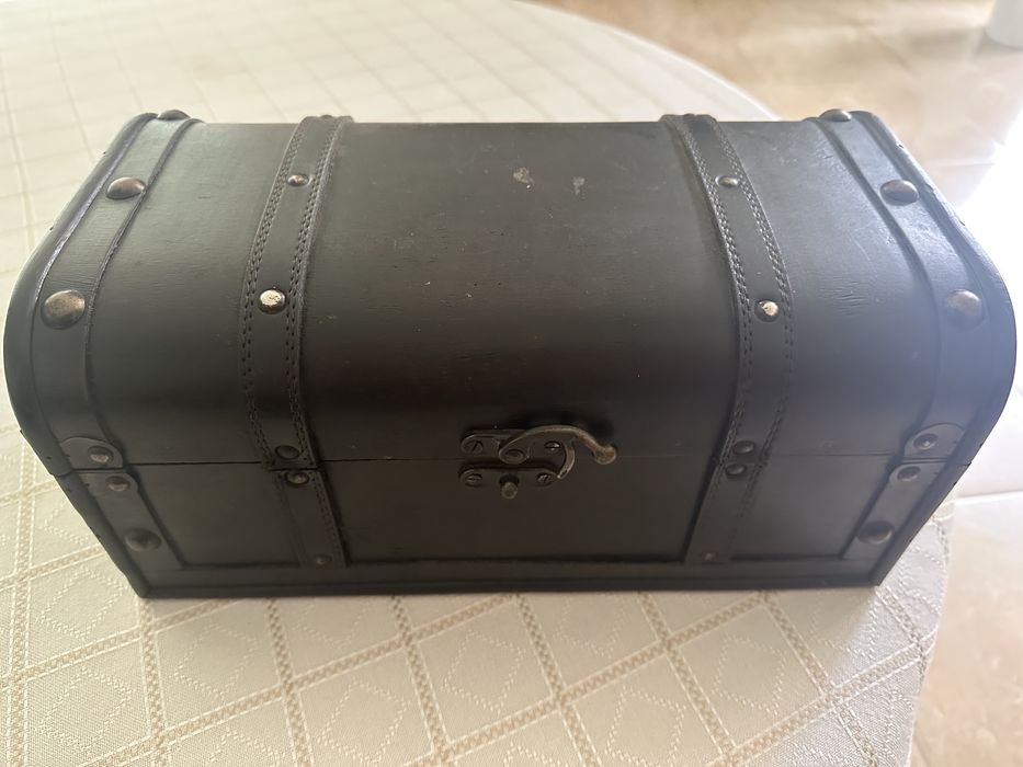 Kuferek retro drewniany