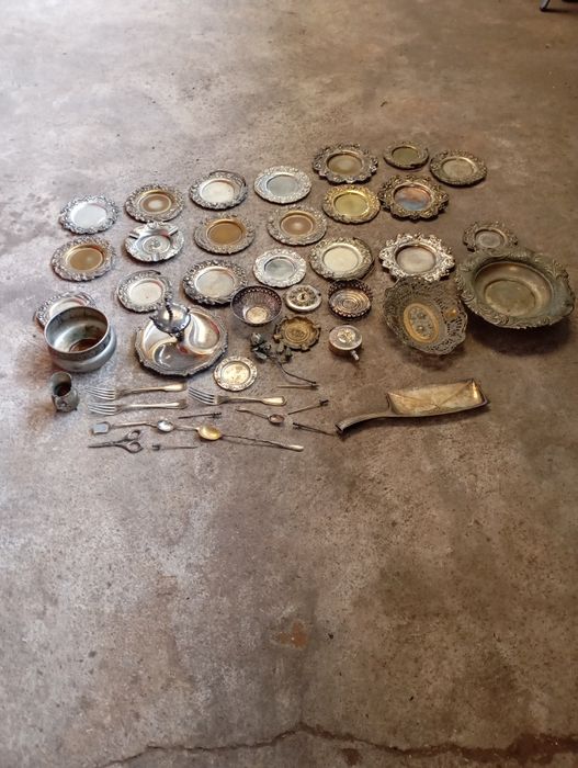 Vendo estas peças em prata muitas bonitas bom estado