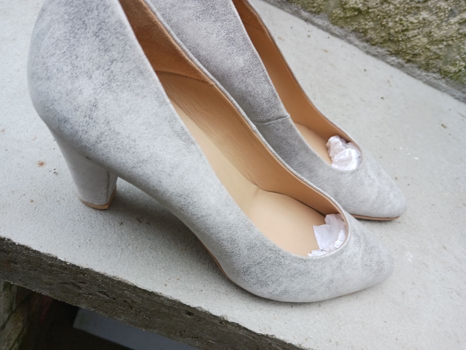 Sapato cinzento, novo