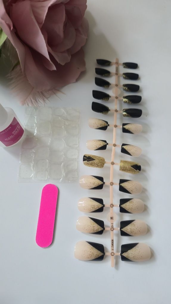 Zestaw Sztucznych Paznokci Czarno Złoty Manicure