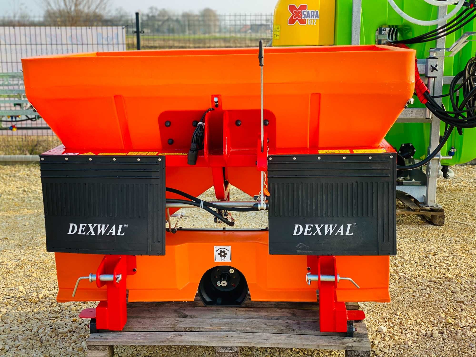 PROMOCJA Rozsiewacz Nawozów dwu tarczowy TORNADO DUO LIFT 600L