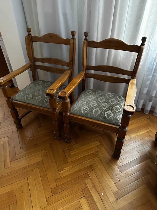 dwa solidne fotele wykonane z litego dębu
