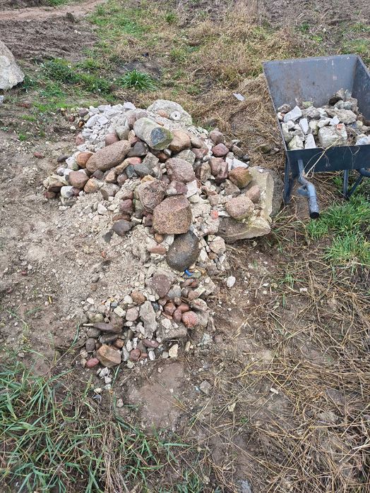 Oddam gruz, kamienie