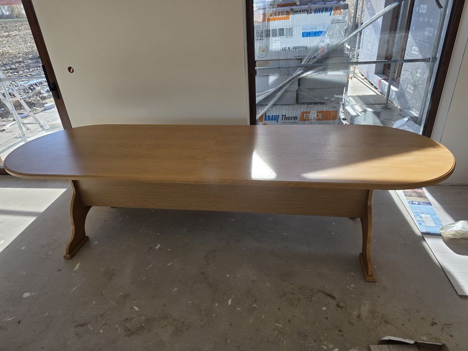 Stół z 8 krzesłami  320x100cm