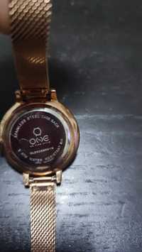 Relógio One dourado