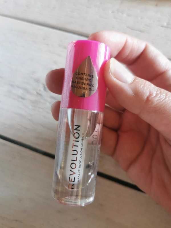 Błyszczyk ust Makeup Revolution Juicy Bomb Kokos nawilżający wegański